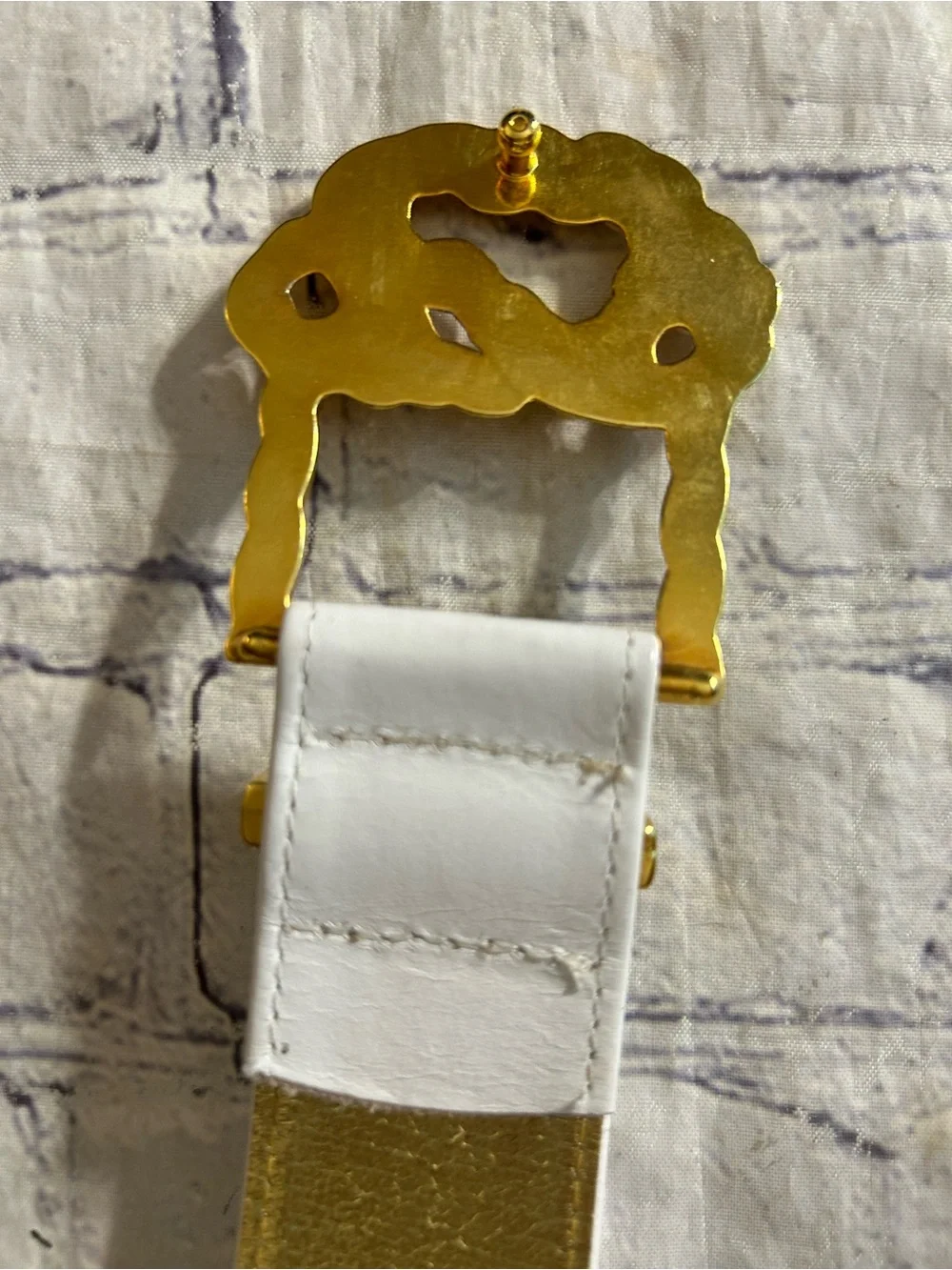 MONDI MADE IN GERMANY WHITE WITH GOLD TONE BUCKLE & THIN OFF WHITE VTG BELT